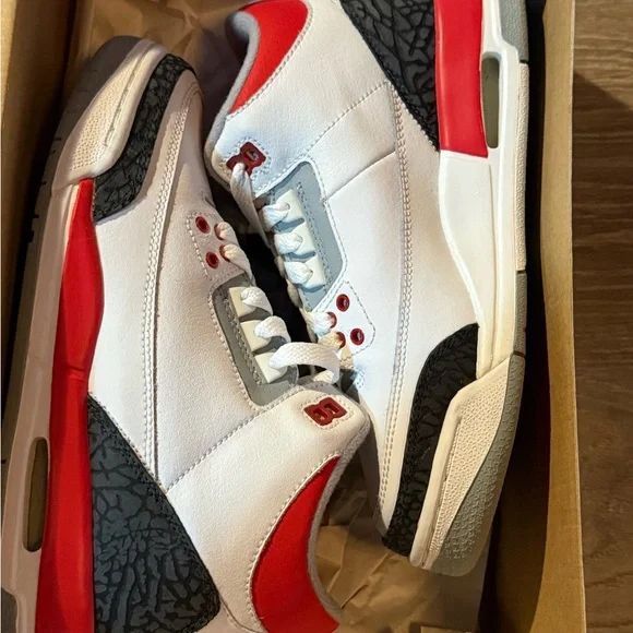 Brand new Air Jordan Retro 3 size 5 (never worn) - Picture 1 of 7